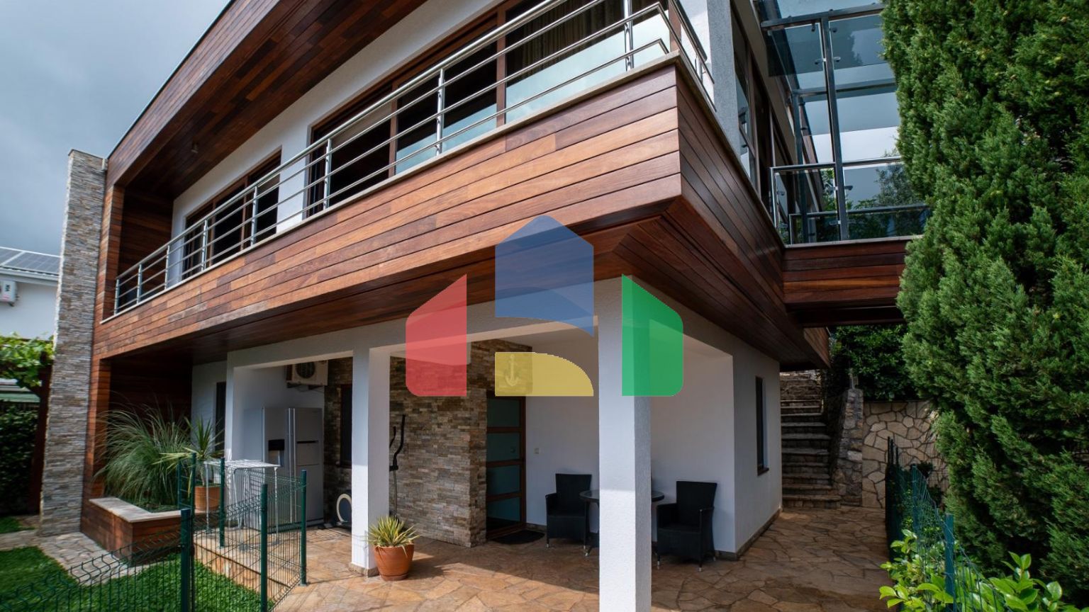 Уникальный жилой комплекс в поселке Ивановичи (Бечичи).