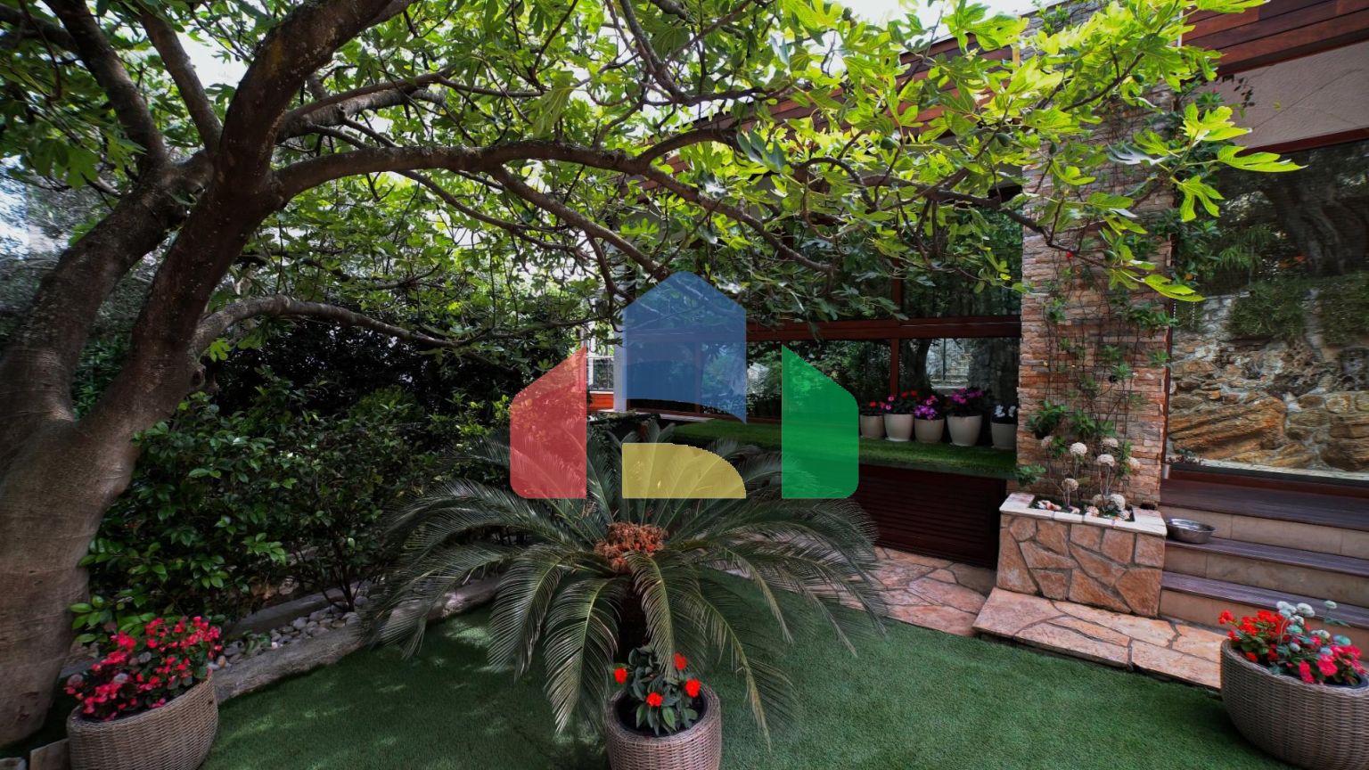 Уникальный жилой комплекс в поселке Ивановичи (Бечичи).