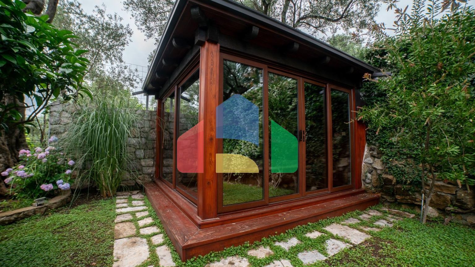 Уникальный жилой комплекс в поселке Ивановичи (Бечичи).