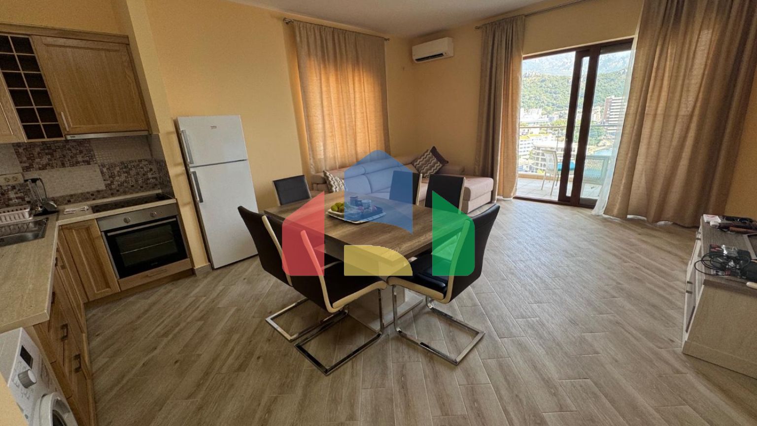 Квартира с 2 спальнями и панорамным видом на море и горы в Бечичи, новый комплекс с бассейном