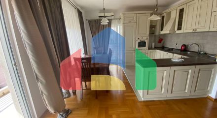 Квартира с двумя спальнями, с шикарным видом на море и горы!