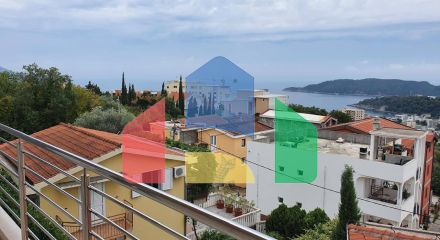 Квартира с двумя спальнями, с шикарным видом на море и горы!