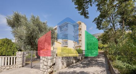 Two bedroom apartment with a gorgeous view of the sea and mountains