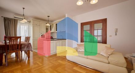 Two bedroom apartment with a gorgeous view of the sea and mountains