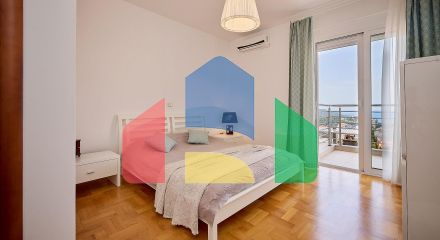 Квартира с двумя спальнями, с шикарным видом на море и горы