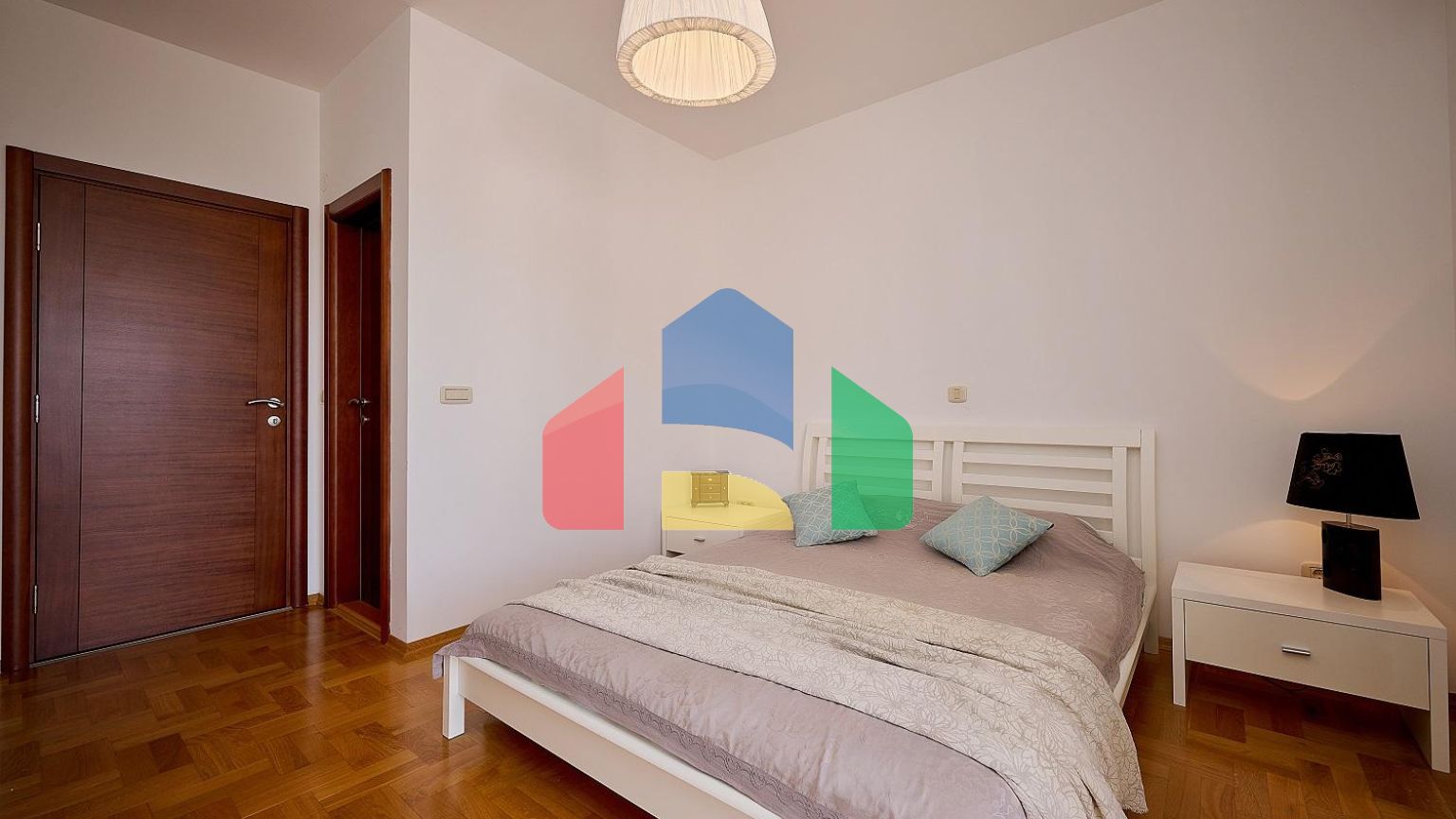 Квартира с двумя спальнями, с шикарным видом на море и горы