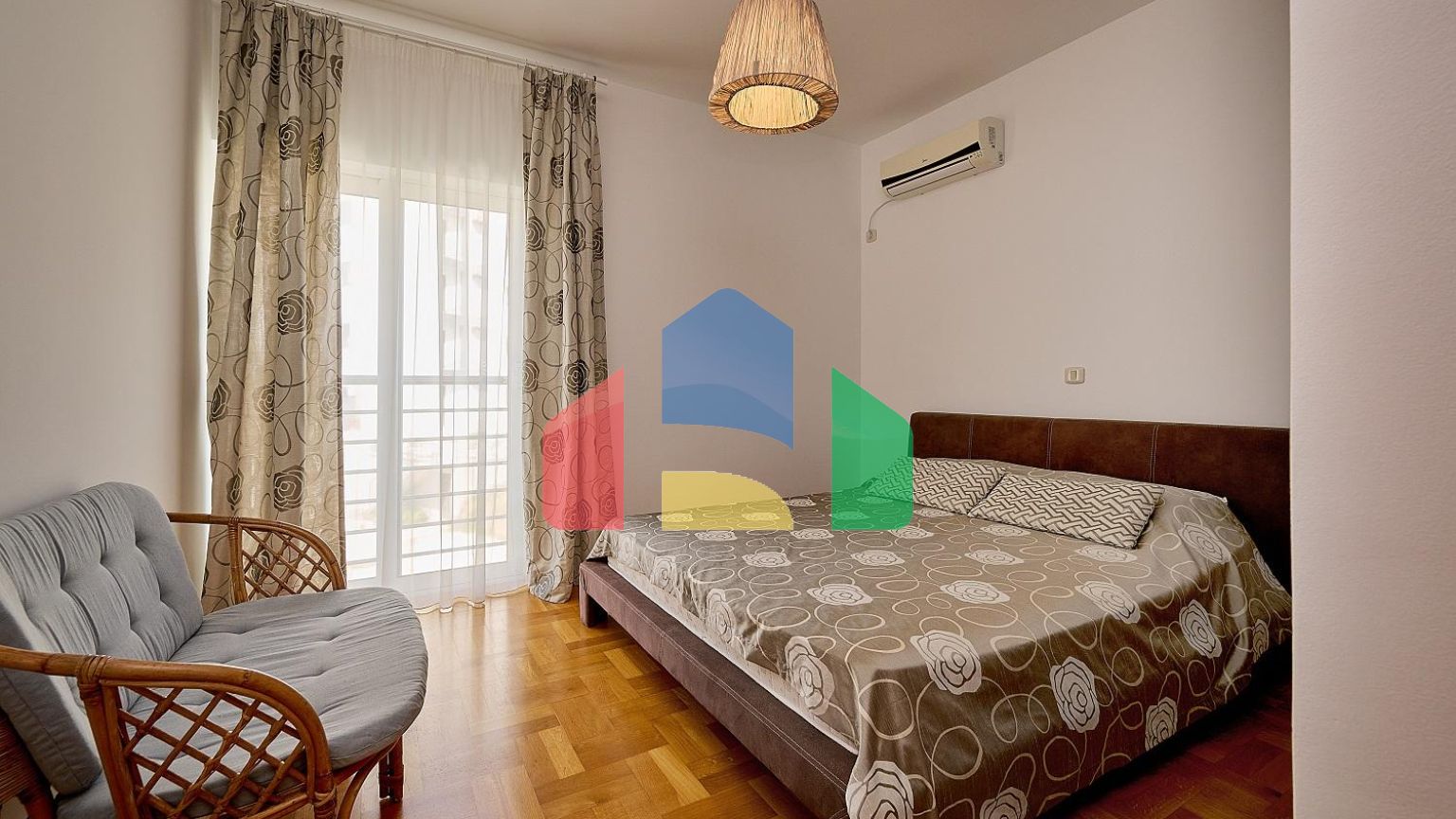 Квартира с двумя спальнями, с шикарным видом на море и горы