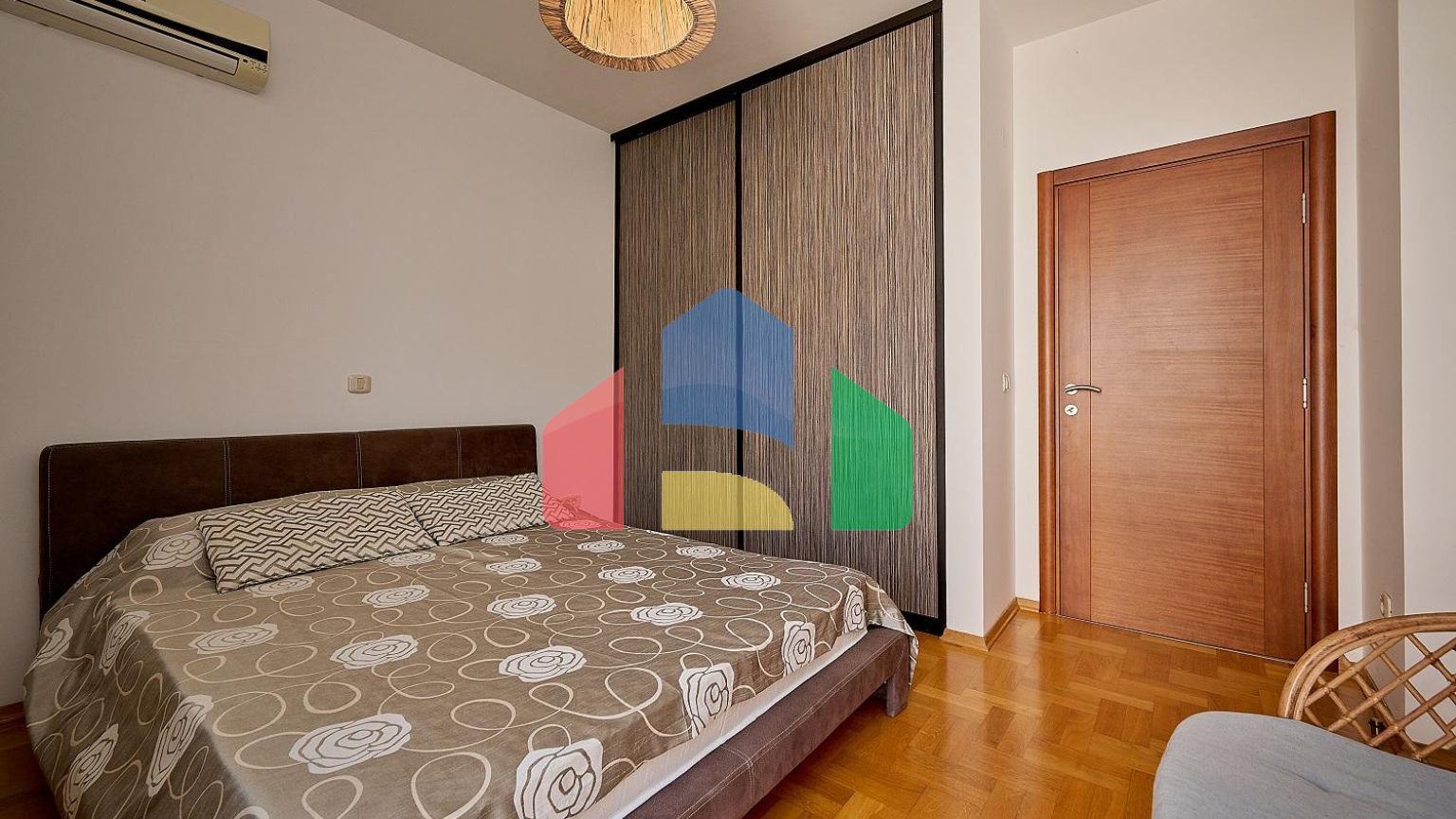 Квартира с двумя спальнями, с шикарным видом на море и горы