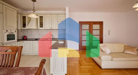 Квартира с двумя спальнями, с шикарным видом на море и горы