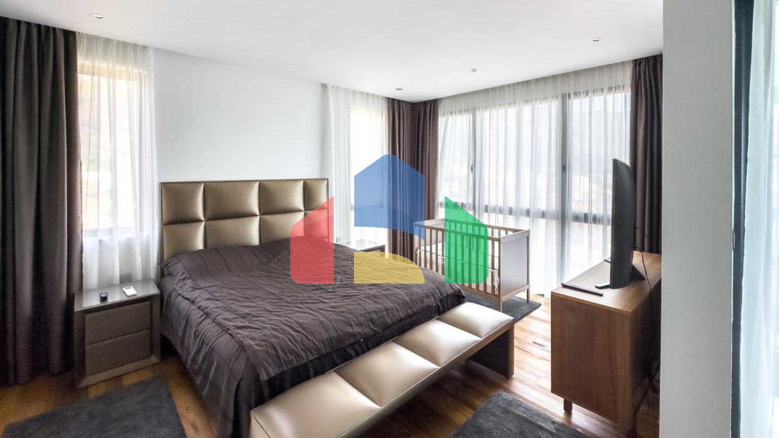 Продаётся роскошный двухэтажный пентхаус с бассейном и панорамным видом на море!