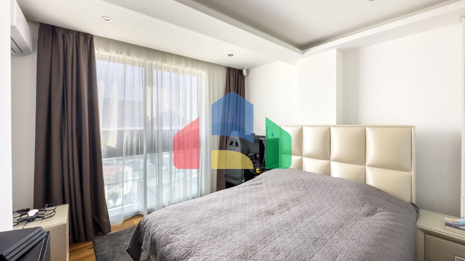 Продаётся роскошный двухэтажный пентхаус с бассейном и панорамным видом на море!