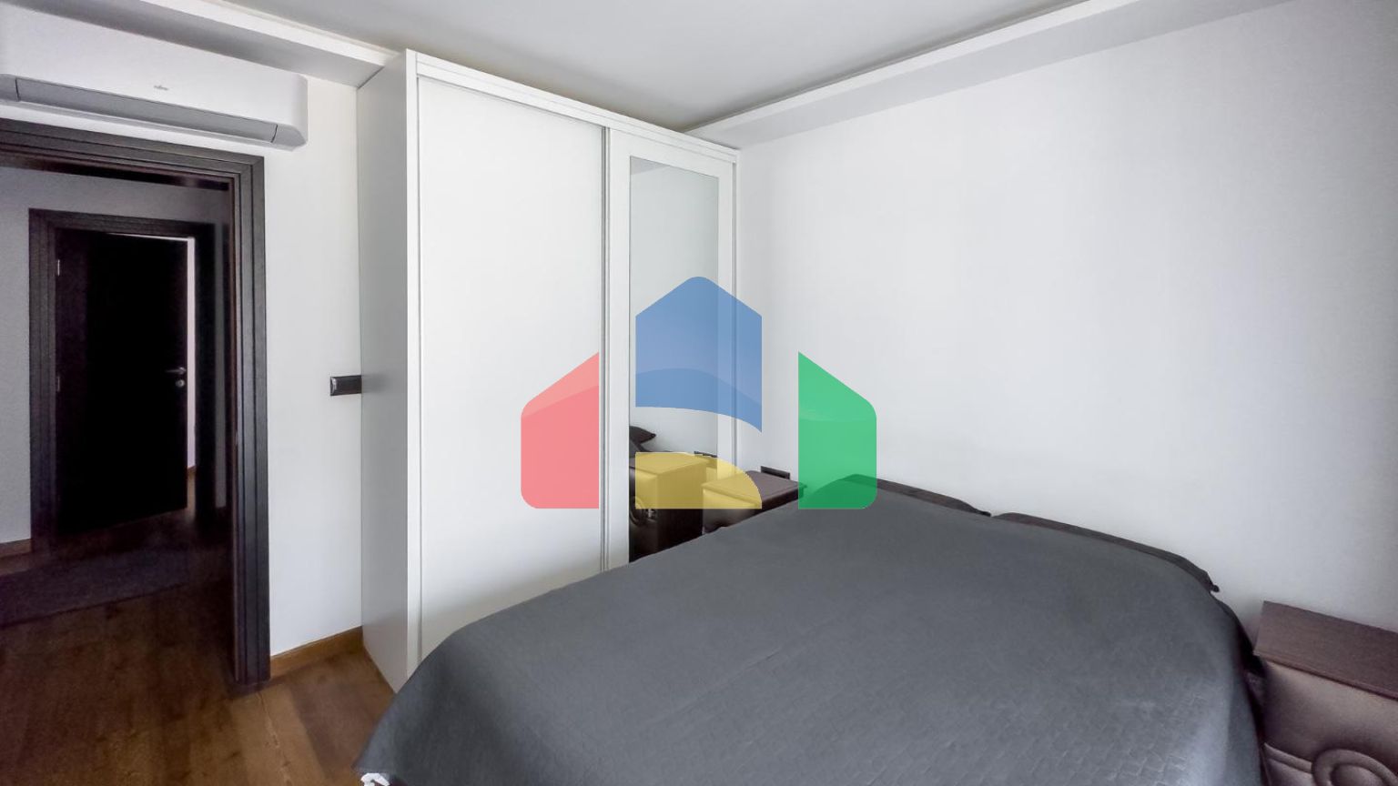 Продаётся роскошный двухэтажный пентхаус с бассейном и панорамным видом на море!