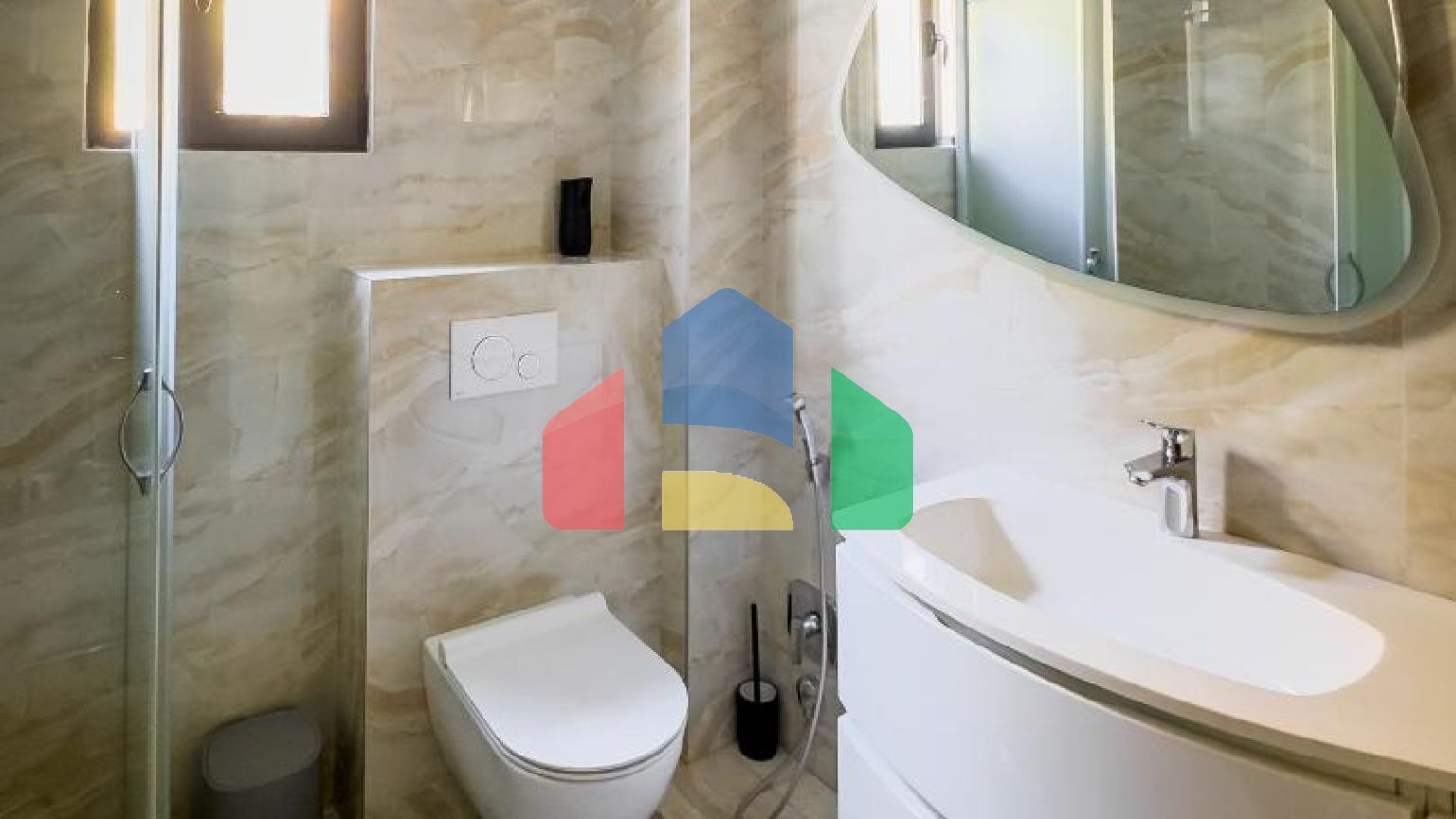 Продаётся роскошный двухэтажный пентхаус с бассейном и панорамным видом на море!