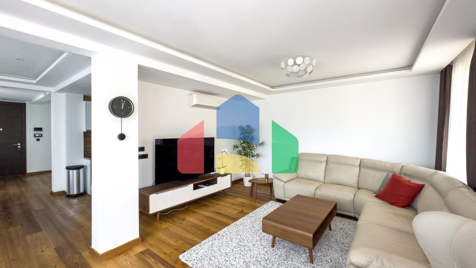 Продаётся роскошный двухэтажный пентхаус с бассейном и панорамным видом на море!