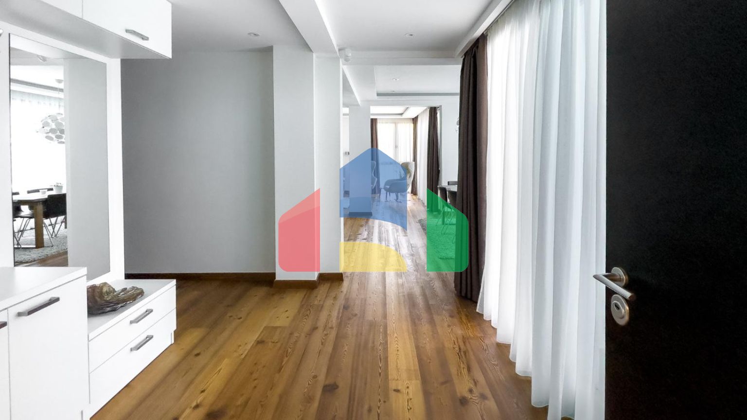 Продаётся роскошный двухэтажный пентхаус с бассейном и панорамным видом на море!