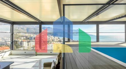 Продаётся роскошный двухэтажный пентхаус с бассейном и панорамным видом на море!