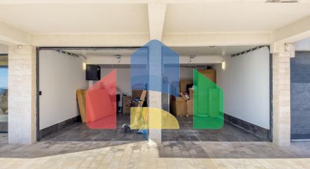 Продаётся роскошный двухэтажный пентхаус с бассейном и панорамным видом на море!