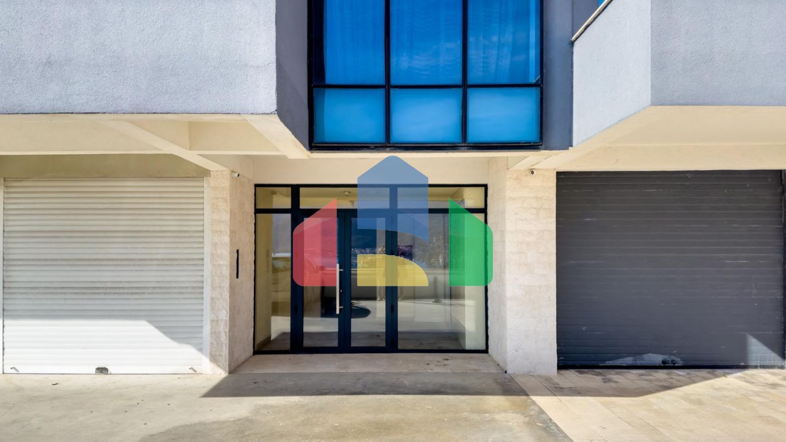 Продаётся роскошный двухэтажный пентхаус с бассейном и панорамным видом на море!