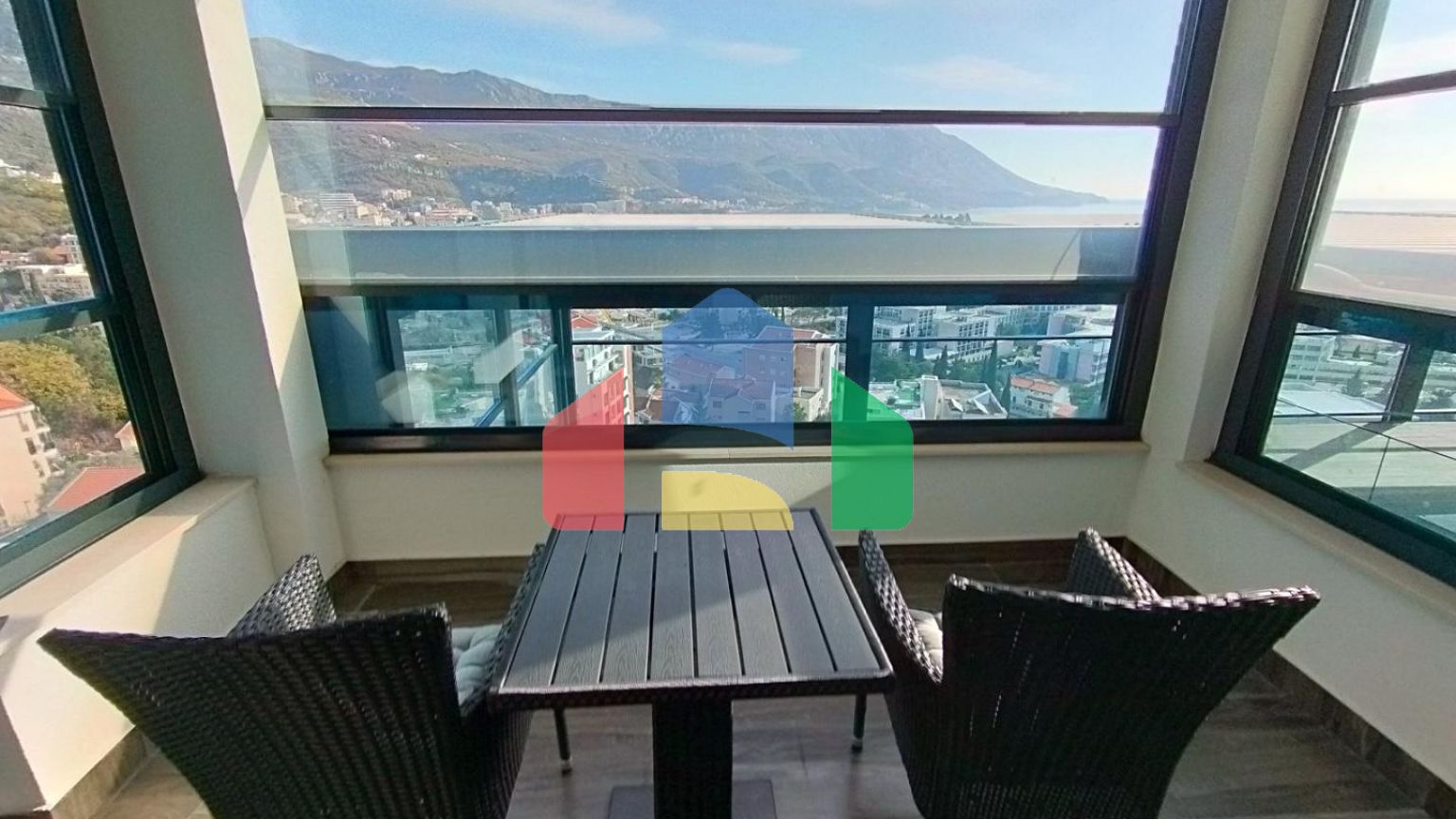 Продаётся роскошный двухэтажный пентхаус с бассейном и панорамным видом на море!