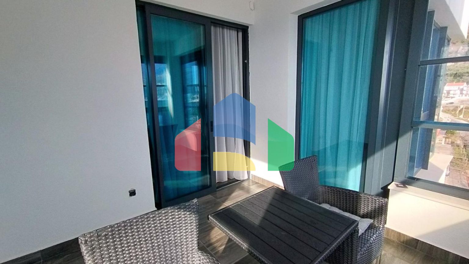 Продаётся роскошный двухэтажный пентхаус с бассейном и панорамным видом на море!