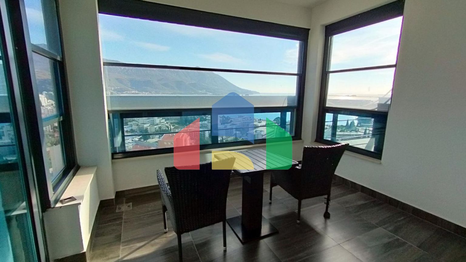 Продаётся роскошный двухэтажный пентхаус с бассейном и панорамным видом на море!