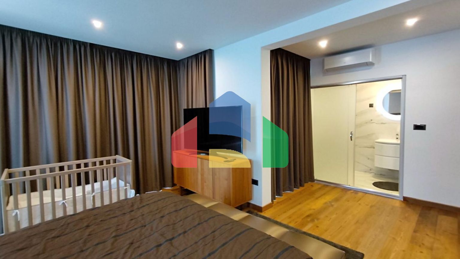 Продаётся роскошный двухэтажный пентхаус с бассейном и панорамным видом на море!