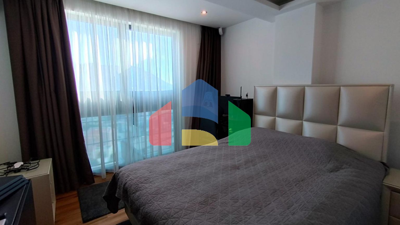 Продаётся роскошный двухэтажный пентхаус с бассейном и панорамным видом на море!