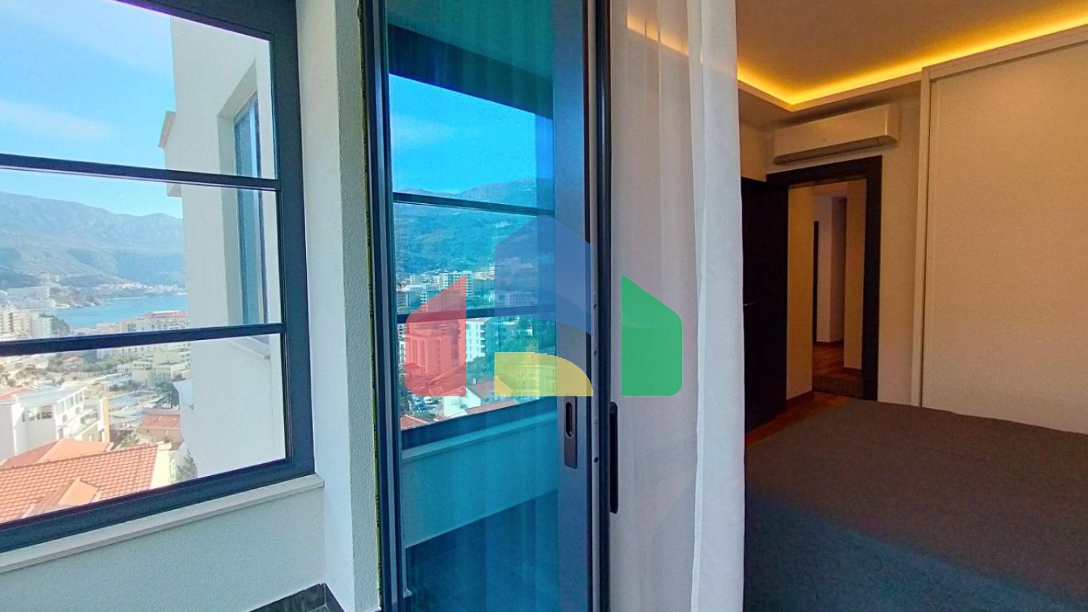 Продаётся роскошный двухэтажный пентхаус с бассейном и панорамным видом на море!