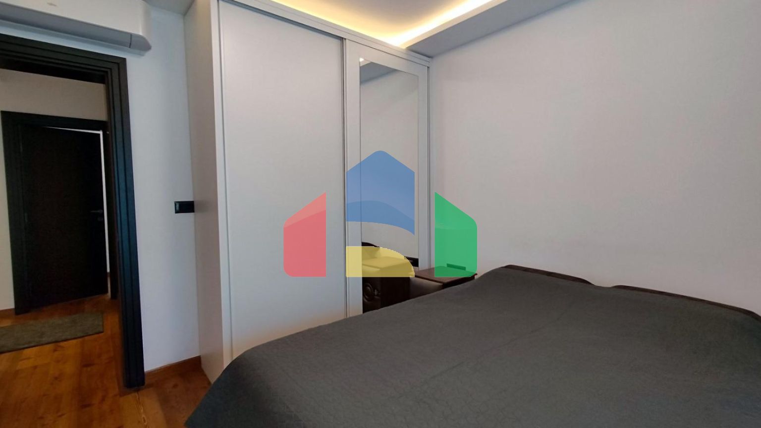 Продаётся роскошный двухэтажный пентхаус с бассейном и панорамным видом на море!