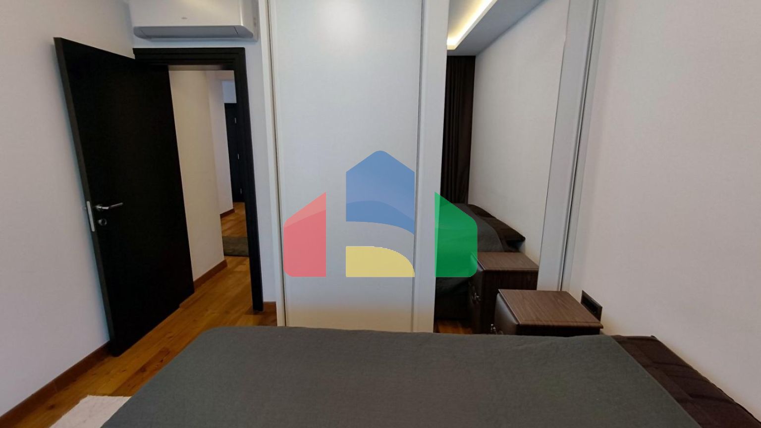 Продаётся роскошный двухэтажный пентхаус с бассейном и панорамным видом на море!