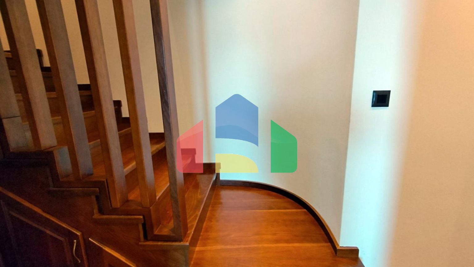 Продаётся роскошный двухэтажный пентхаус с бассейном и панорамным видом на море!