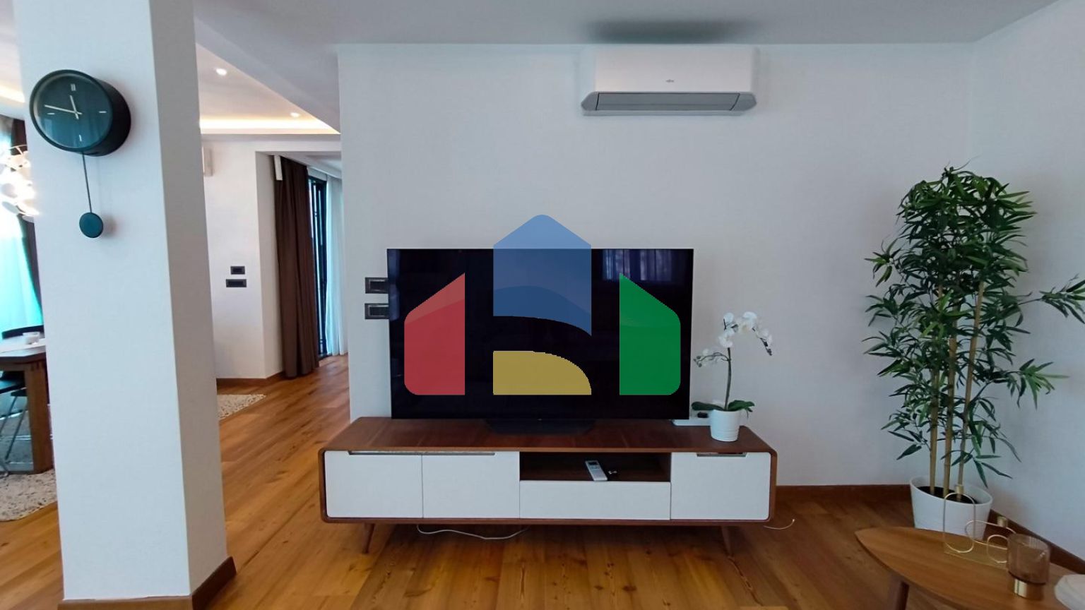 Продаётся роскошный двухэтажный пентхаус с бассейном и панорамным видом на море!