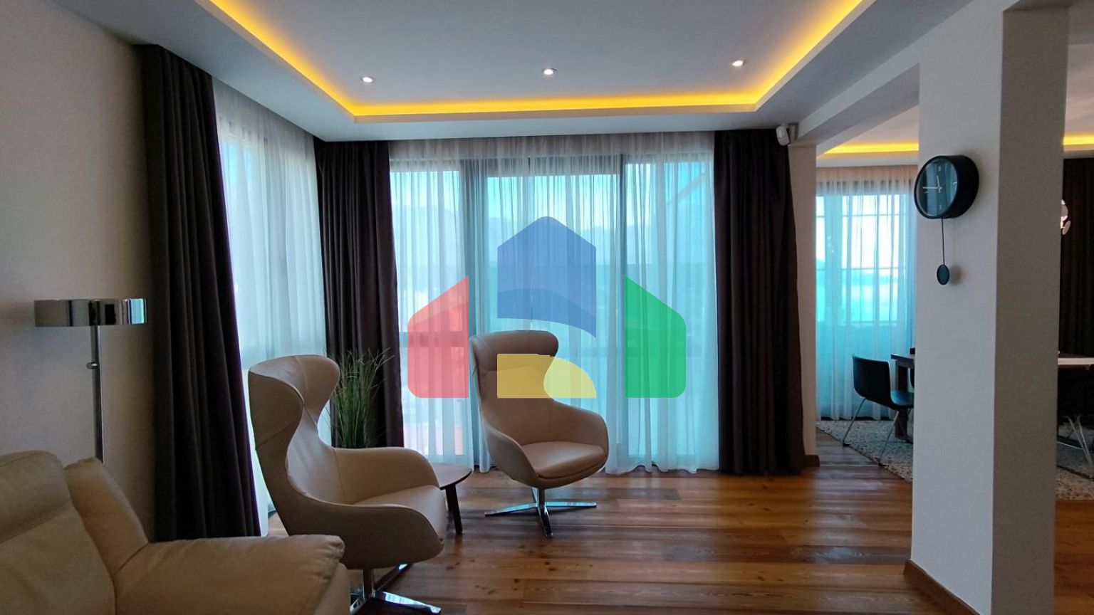 Продаётся роскошный двухэтажный пентхаус с бассейном и панорамным видом на море!