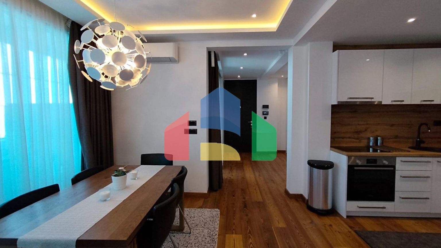 Продаётся роскошный двухэтажный пентхаус с бассейном и панорамным видом на море!