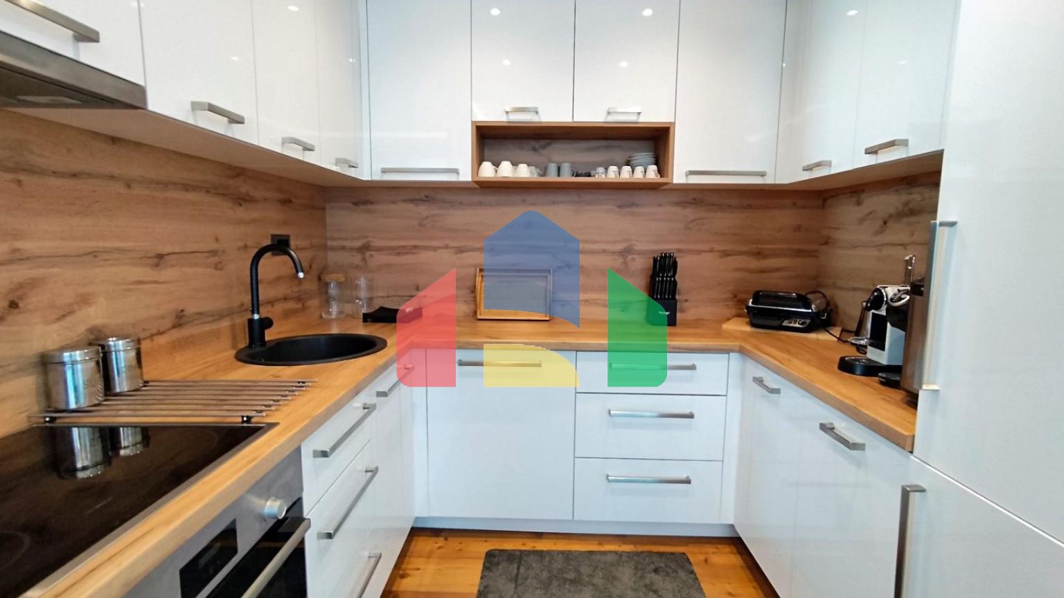 Продаётся роскошный двухэтажный пентхаус с бассейном и панорамным видом на море!