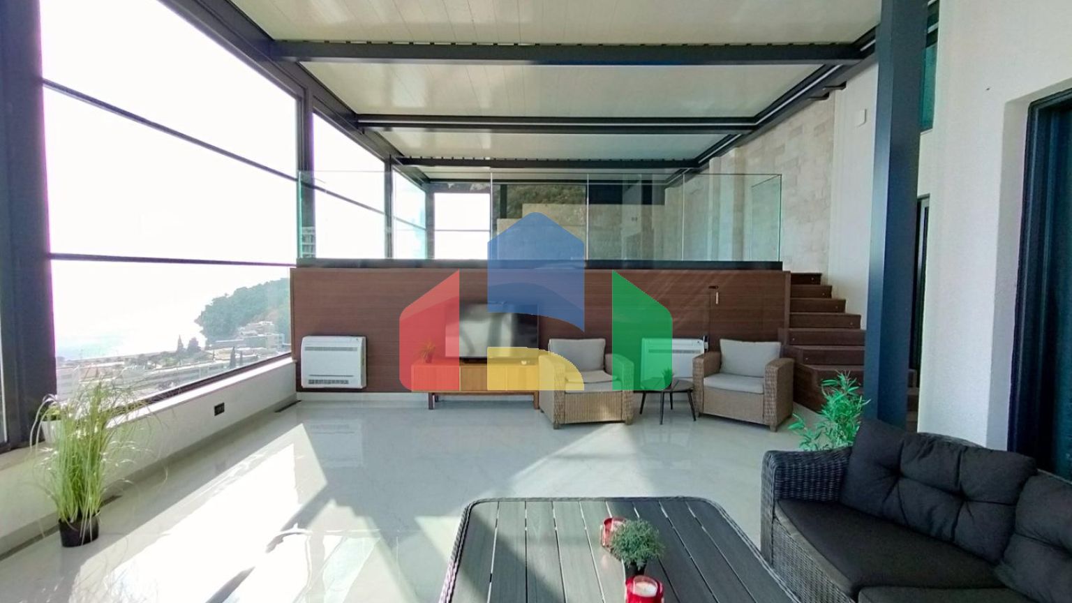 Продаётся роскошный двухэтажный пентхаус с бассейном и панорамным видом на море!