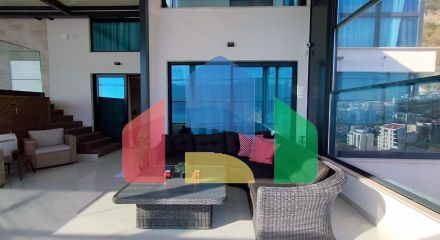 Продаётся роскошный двухэтажный пентхаус с бассейном и панорамным видом на море!