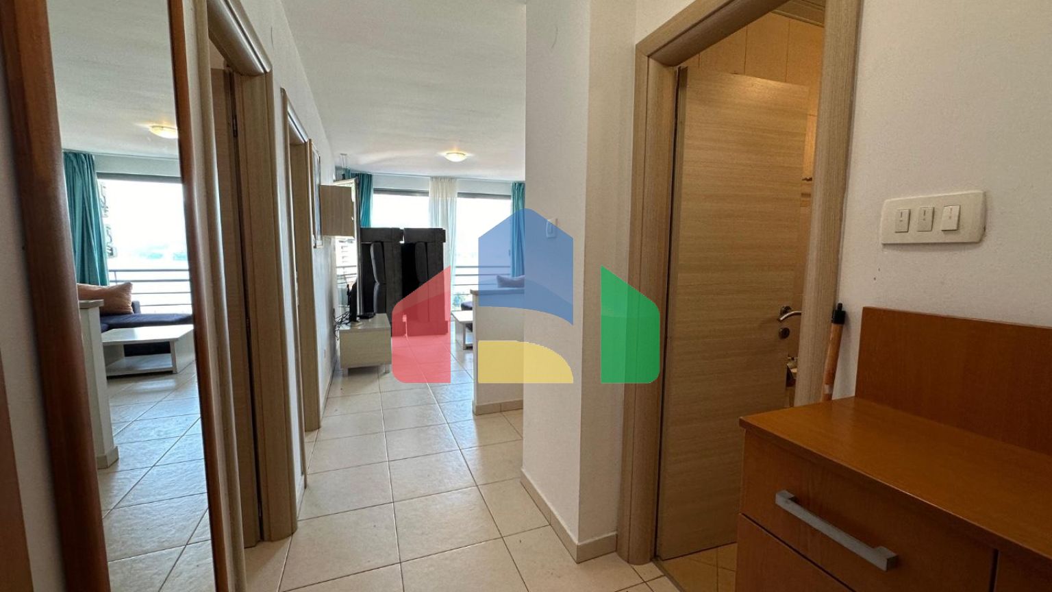 Квартира с 2 спальнями и панорамным видом на море в Бечичи