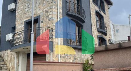 Three-storey house with underground garage for sale, €430,000