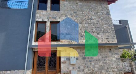 Three-storey house with underground garage for sale, €430,000