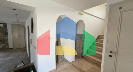 Three-storey house with underground garage for sale, €430,000