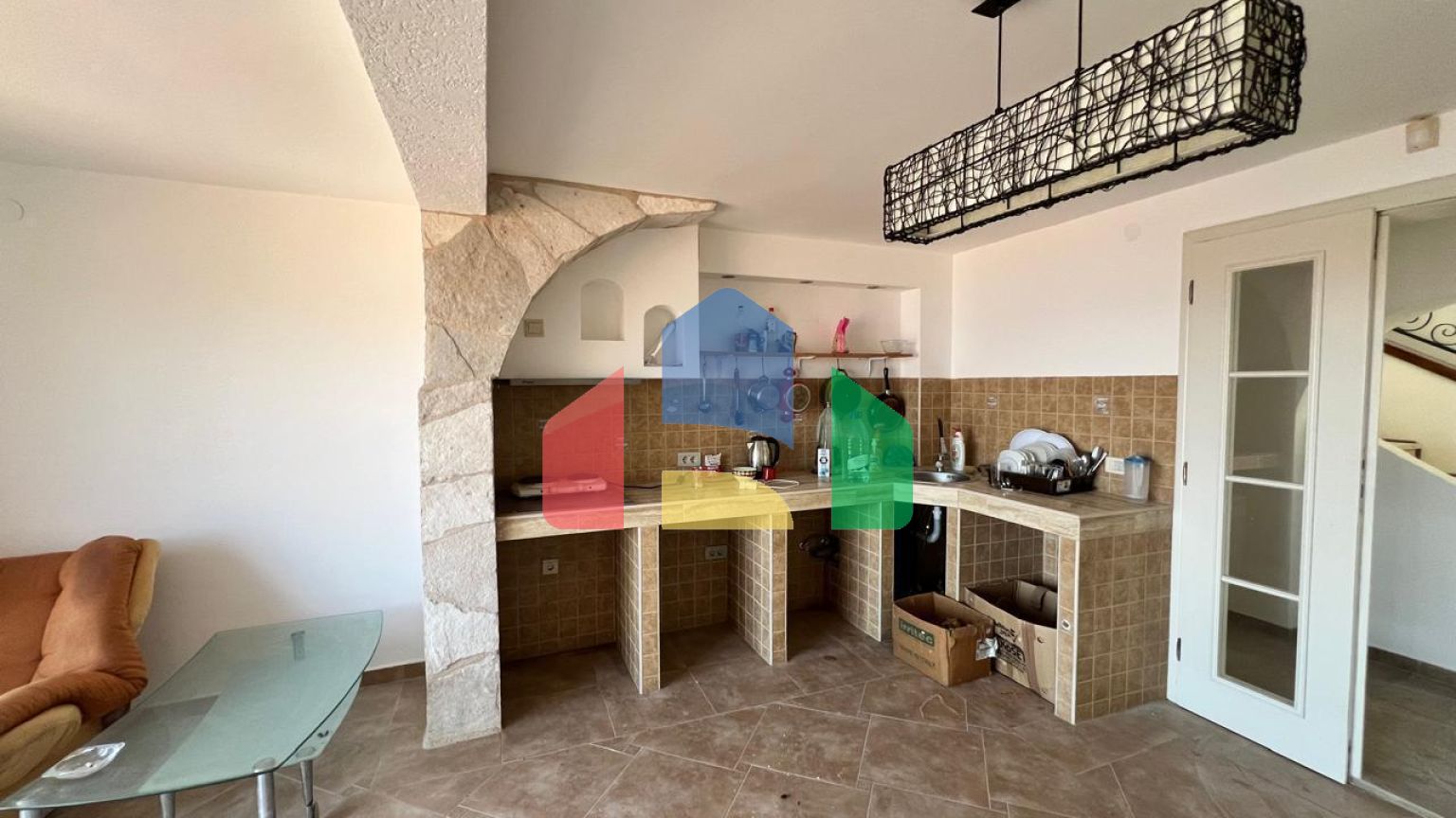 Продается трехэтажный дом с подземным гаражом, 430 000 €