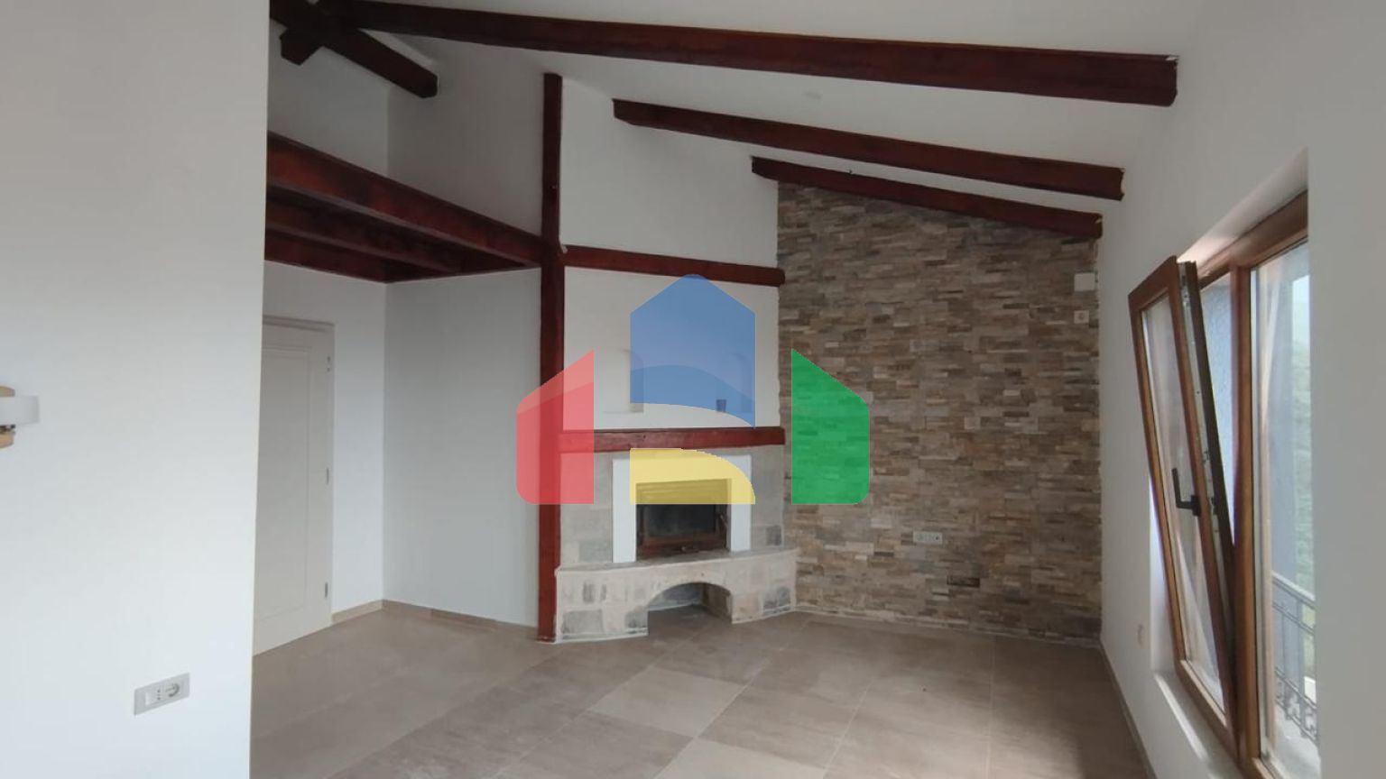 Продается трехэтажный дом с подземным гаражом, 430 000 €