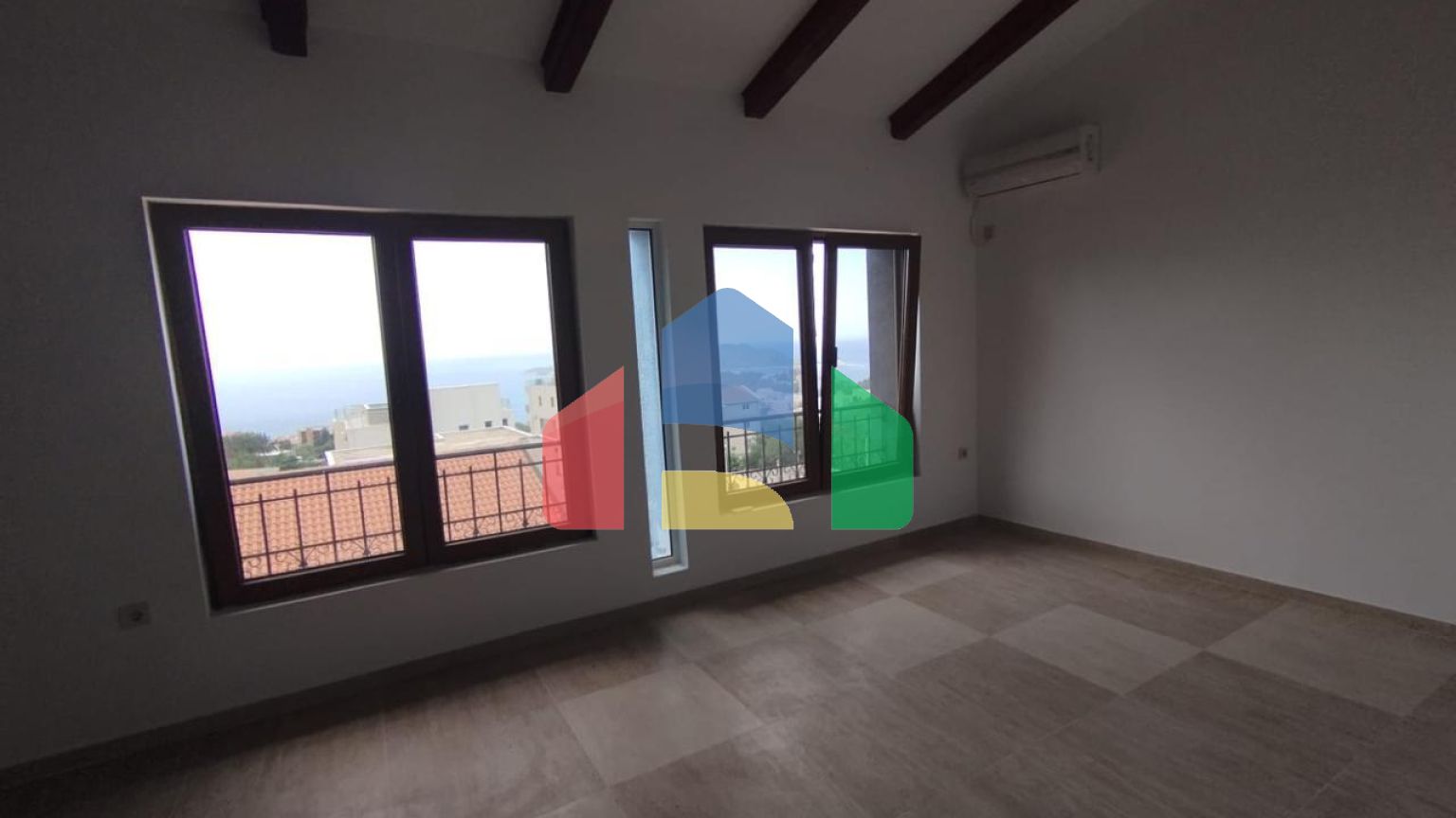 Продается трехэтажный дом с подземным гаражом, 430 000 €