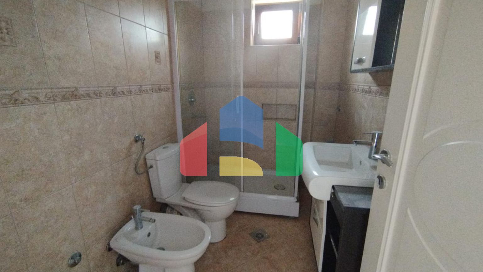 Продается трехэтажный дом с подземным гаражом, 430 000 €