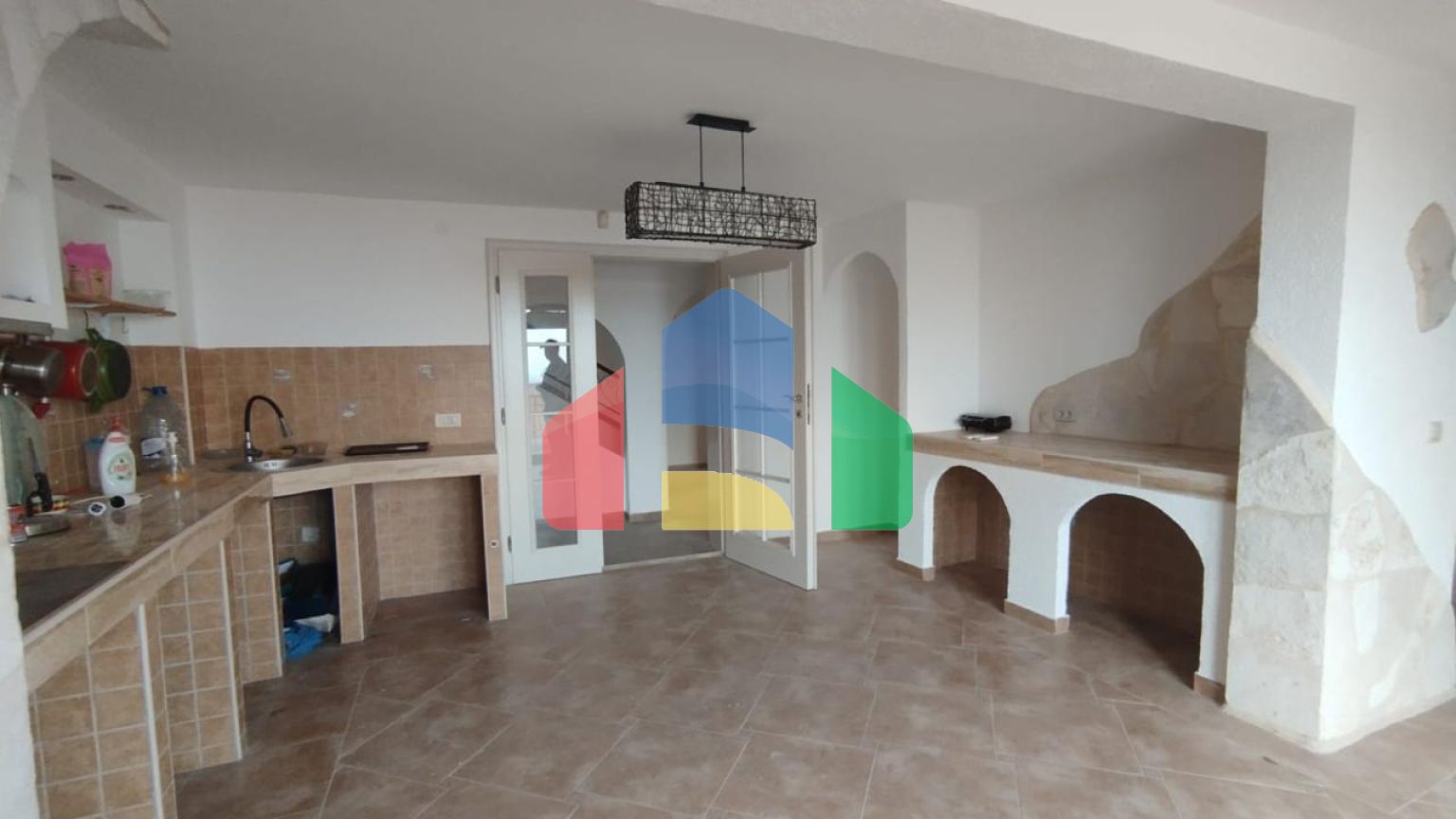 Продается трехэтажный дом с подземным гаражом, 430 000 €