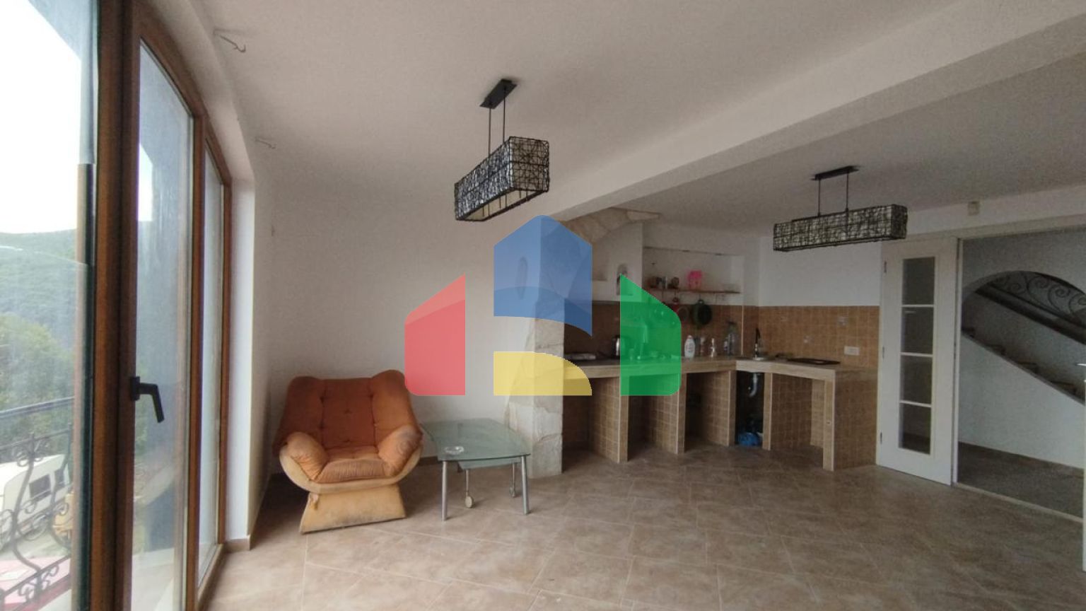 Продается трехэтажный дом с подземным гаражом, 430 000 €