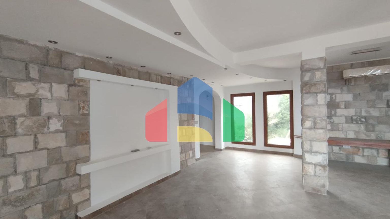 Продается трехэтажный дом с подземным гаражом, 430 000 €