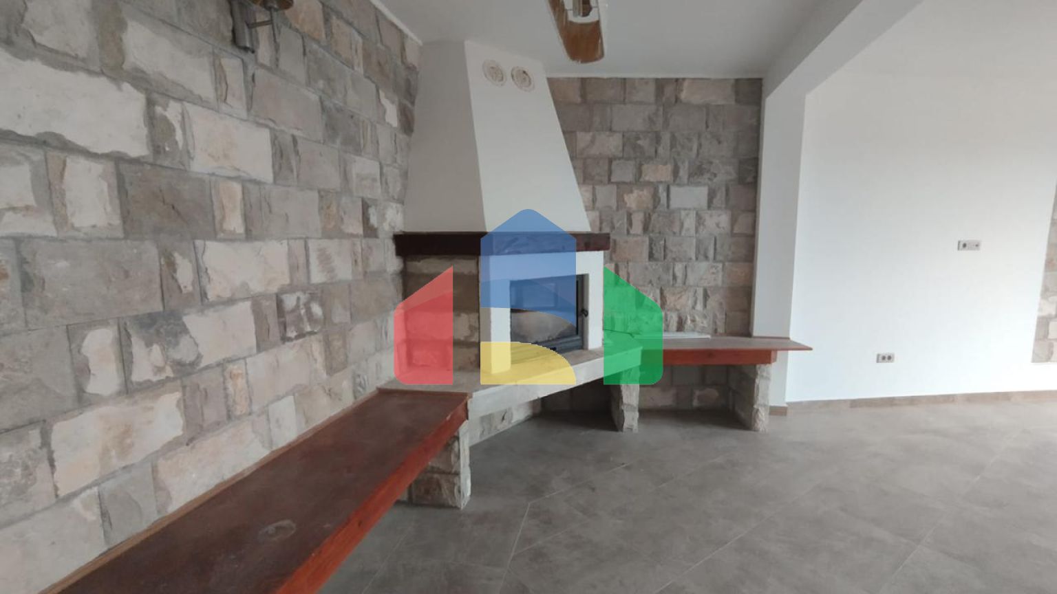 Продается трехэтажный дом с подземным гаражом, 430 000 €