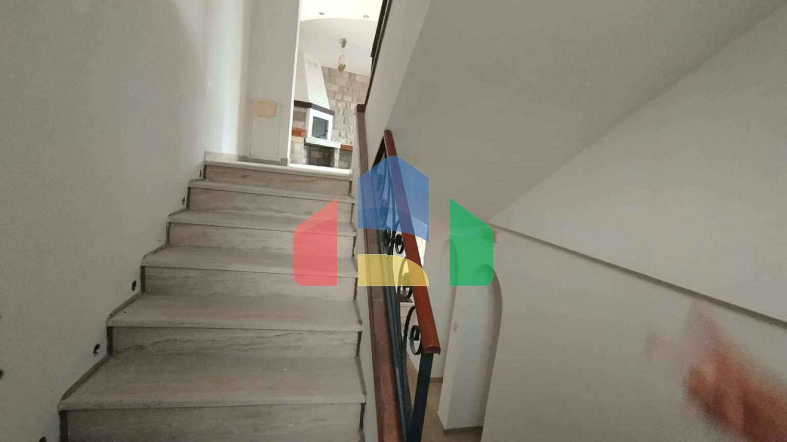 Продается трехэтажный дом с подземным гаражом, 430 000 €